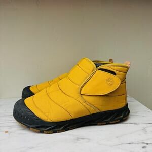 Women’s Yellow Puffer Fur Lined Winter Booties Size 11.5